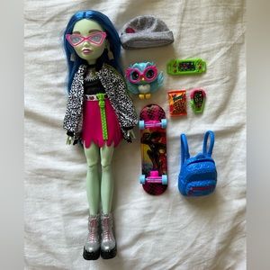 Monster High Ghoulia Yelps Doll Full Set